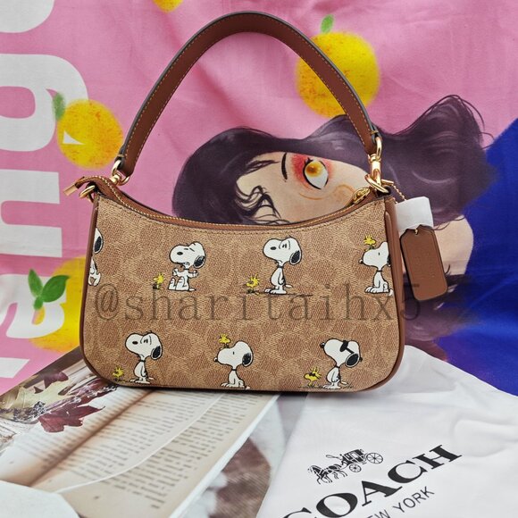 ✨✨Coach X Teri Shoulder Bag In Signature Canvas With Snoopy - Picture 2 of 14